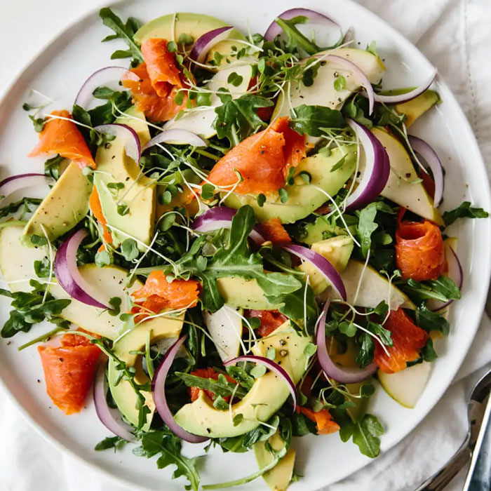 Insalata di salmone affumicato e rucola