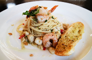 Aglio olio, e peperoncino